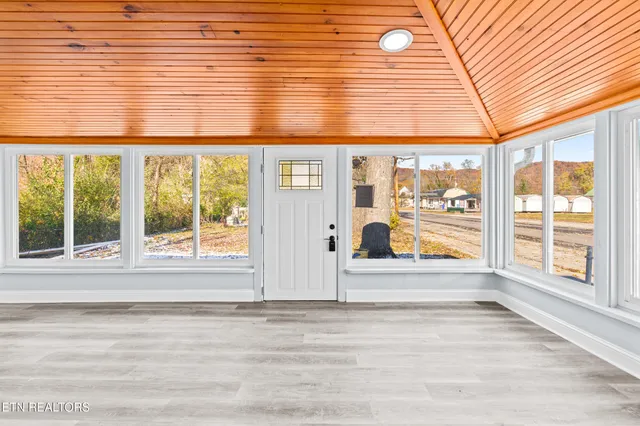 $299,000 | 125 North Chamberlain Avenue, Rockwood, TN 37854