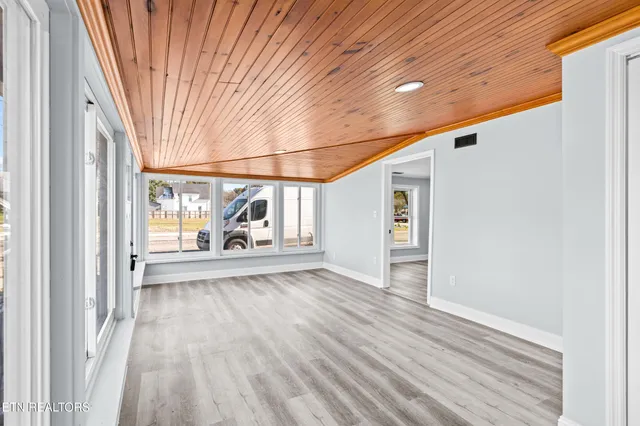 $299,000 | 125 North Chamberlain Avenue, Rockwood, TN 37854