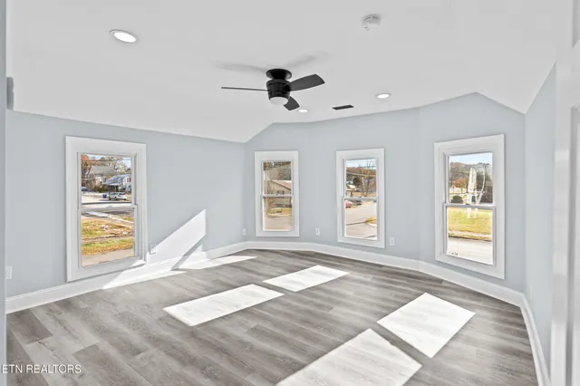 $299,000 | 125 North Chamberlain Avenue, Rockwood, TN 37854