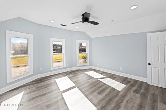 $299,000 | 125 North Chamberlain Avenue, Rockwood, TN 37854