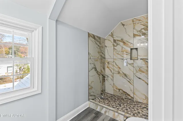 $299,000 | 125 North Chamberlain Avenue, Rockwood, TN 37854