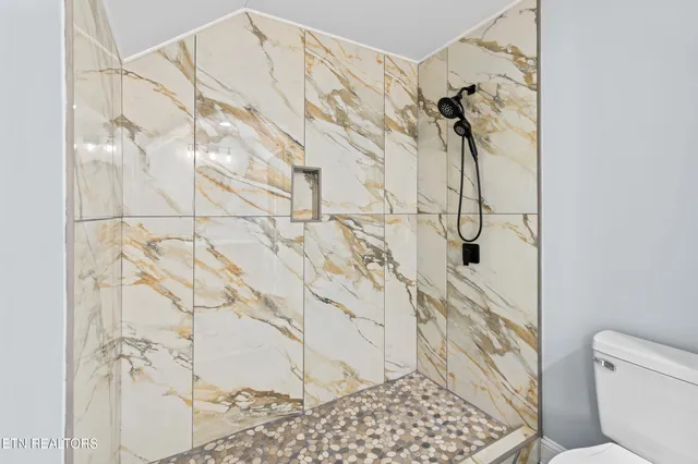 $299,000 | 125 North Chamberlain Avenue, Rockwood, TN 37854