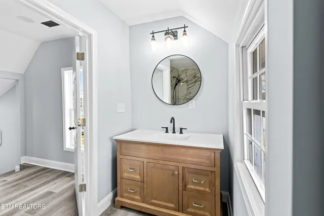 $299,000 | 125 North Chamberlain Avenue, Rockwood, TN 37854