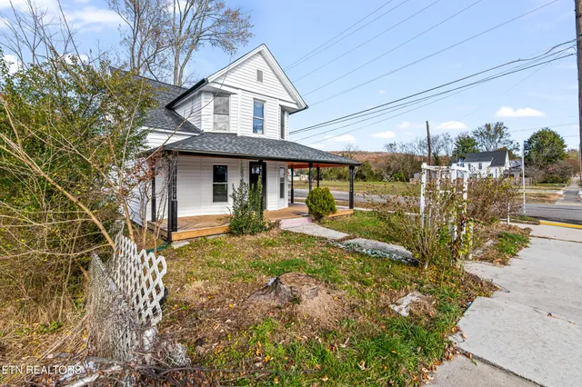 $299,000 | 125 North Chamberlain Avenue, Rockwood, TN 37854