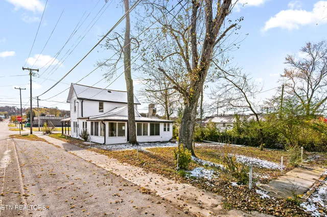 $299,000 | 125 North Chamberlain Avenue, Rockwood, TN 37854