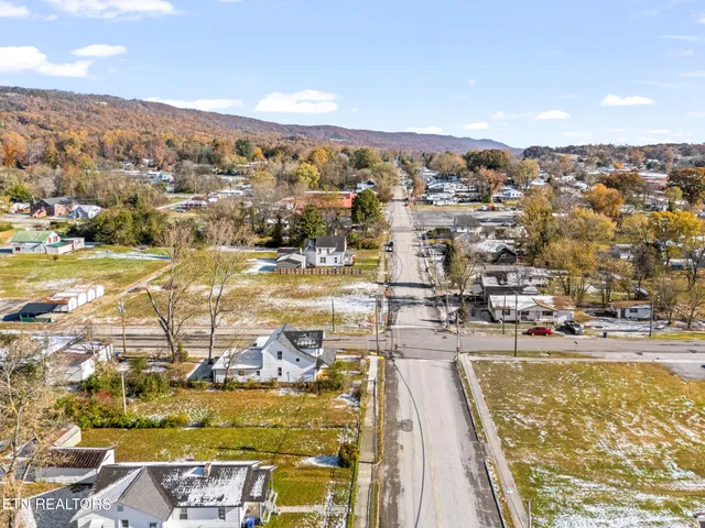 $299,000 | 125 North Chamberlain Avenue, Rockwood, TN 37854