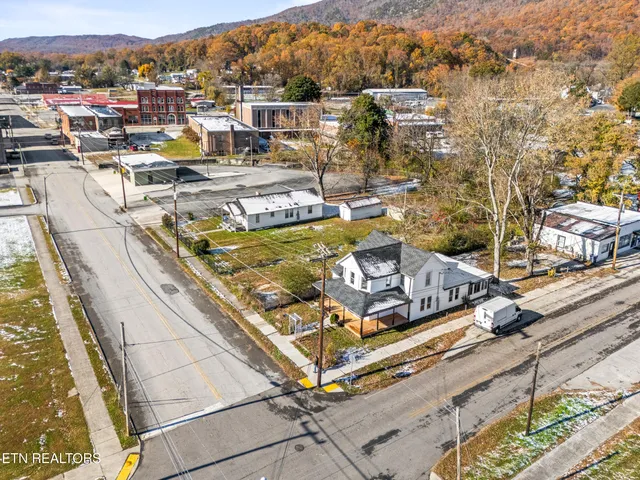 $299,000 | 125 North Chamberlain Avenue, Rockwood, TN 37854