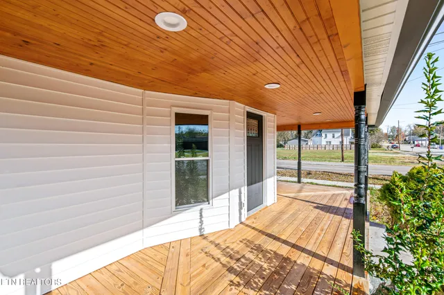 $299,000 | 125 North Chamberlain Avenue, Rockwood, TN 37854