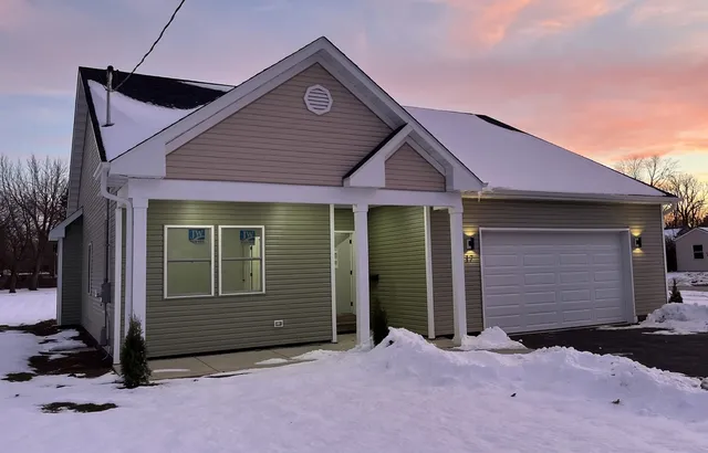 $470,000 | 17 West Dearborn Street, Plano, IL 60545