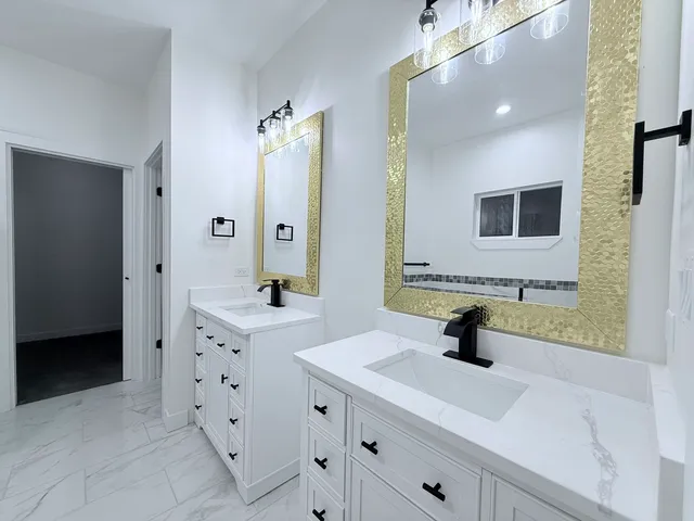 $470,000 | 17 West Dearborn Street, Plano, IL 60545