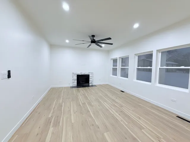 $470,000 | 17 West Dearborn Street, Plano, IL 60545