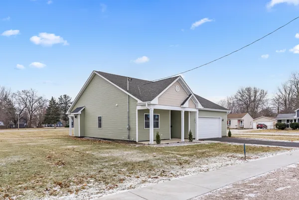 $445,000 | 17 West Dearborn Street, Plano, IL 60545