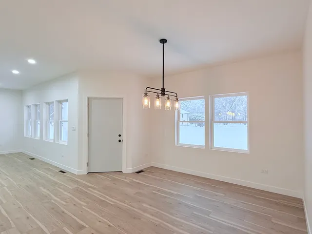 $470,000 | 17 West Dearborn Street, Plano, IL 60545