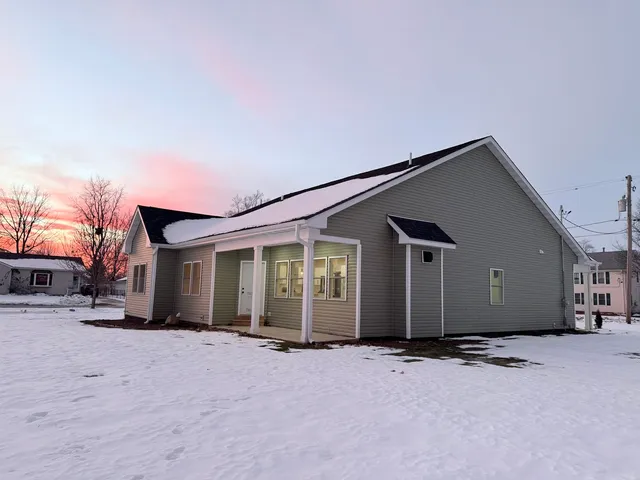 $470,000 | 17 West Dearborn Street, Plano, IL 60545