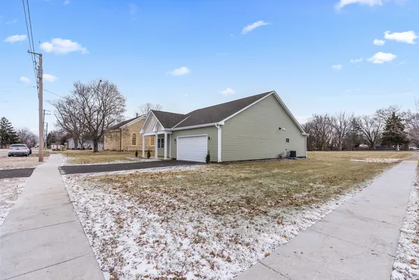 $445,000 | 17 West Dearborn Street, Plano, IL 60545