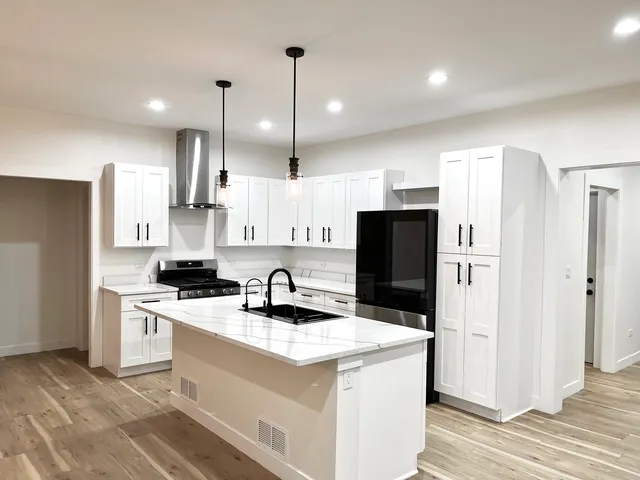 $470,000 | 17 West Dearborn Street, Plano, IL 60545