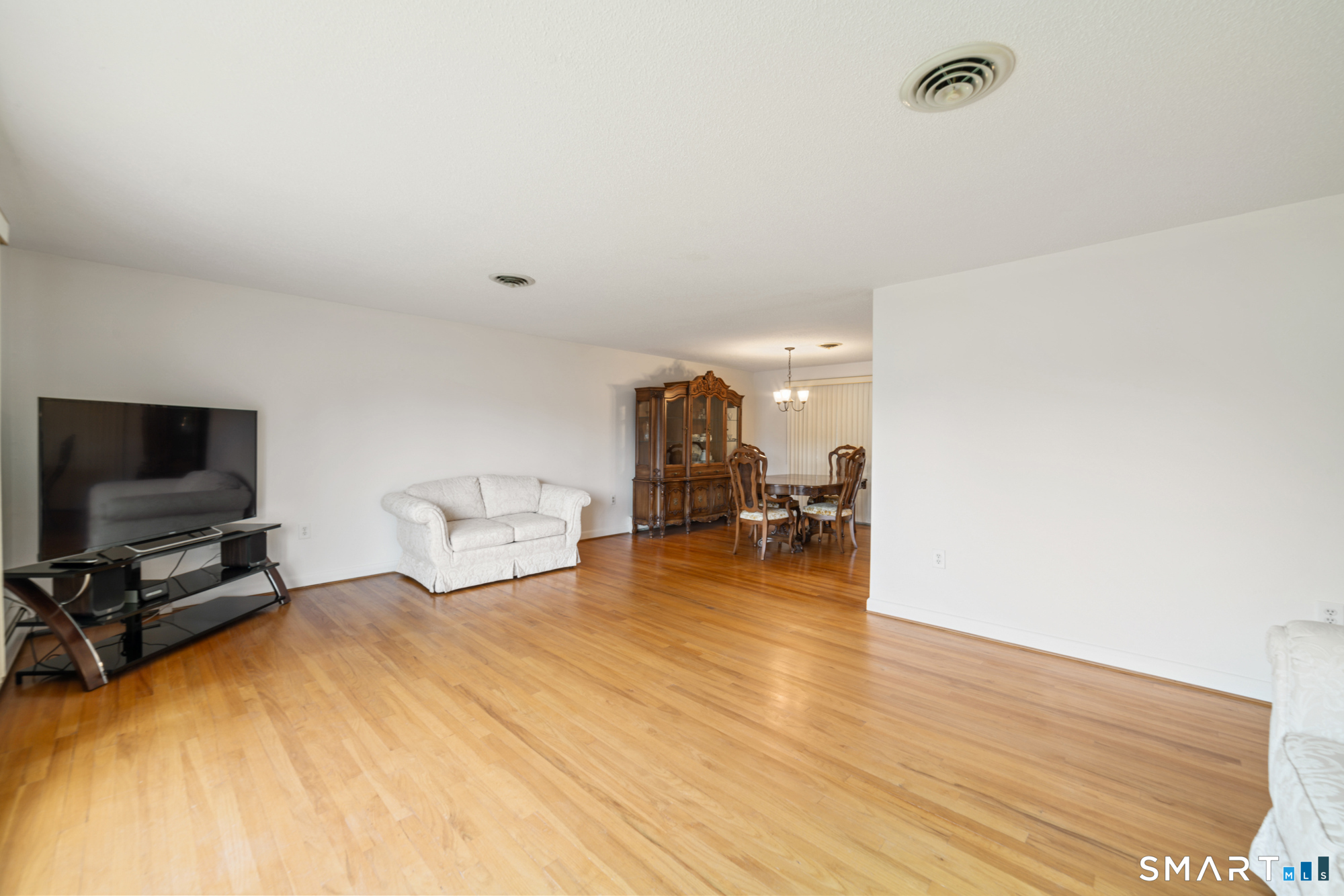 36 Cross Hill Road Wethersfield, CT 06109 - Photo 4 of 40