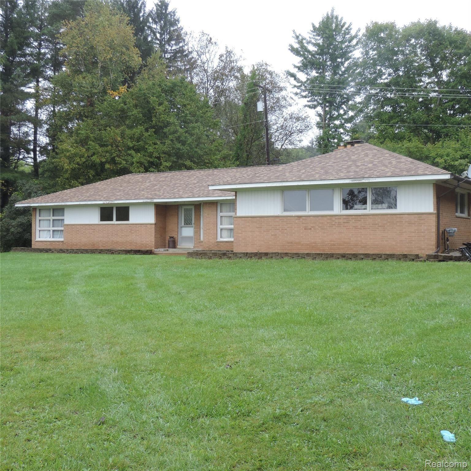 1650 West Predmore Road Oakland, MI 48363 - Photo 2 of 19 DSCN0038.JPG