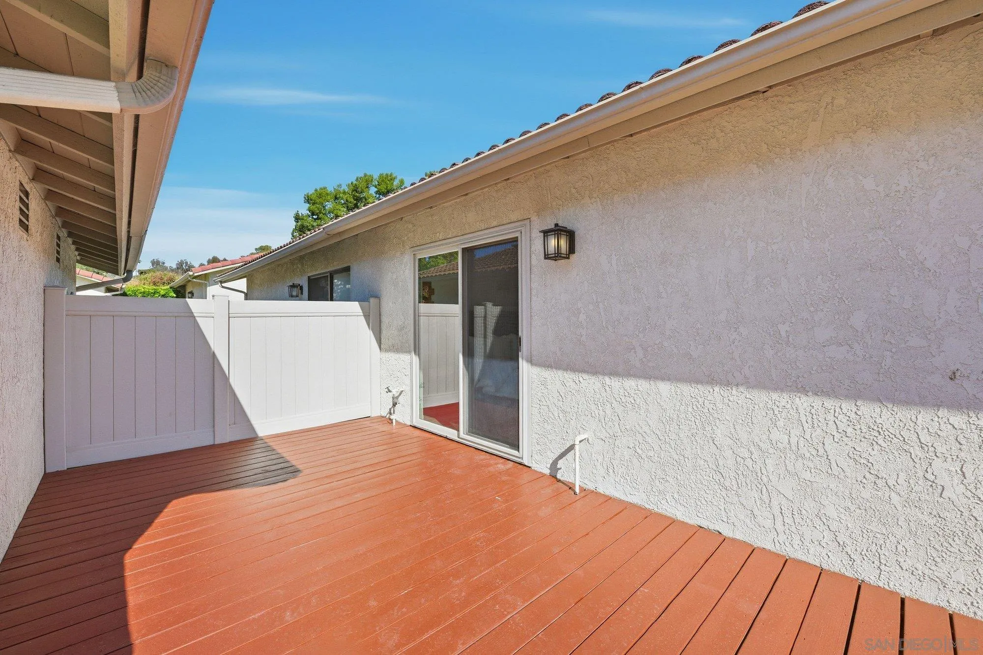 1926 Springdale Lane Encinitas, CA 92024 - Photo 21 of 28 a balcony with view of the back yard