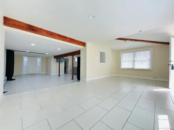 $2,100 | 31 Brainerd Road, Branford, CT 06405