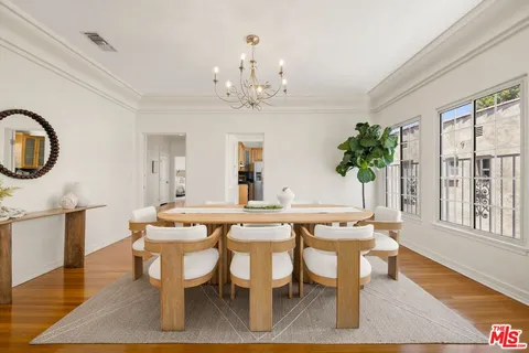 $2,350,000 | 155 North Detroit Street, Los Angeles, CA 90036