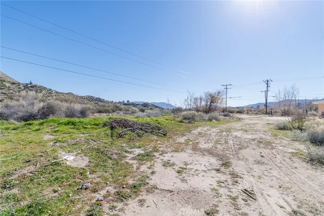 $325,000 | 5668 Eaglestone Lane, Phelan, CA 92371