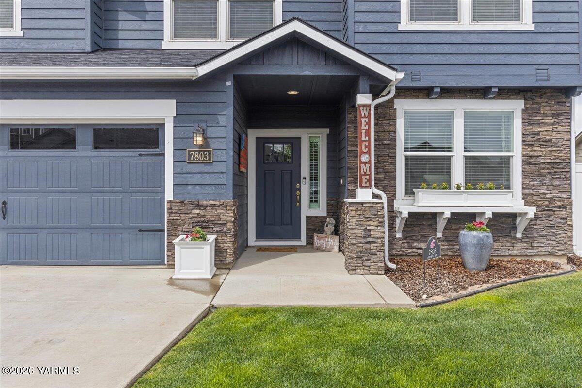 7803 Fremont Way Yakima, WA 98908 - Photo 8 of 49 Front door