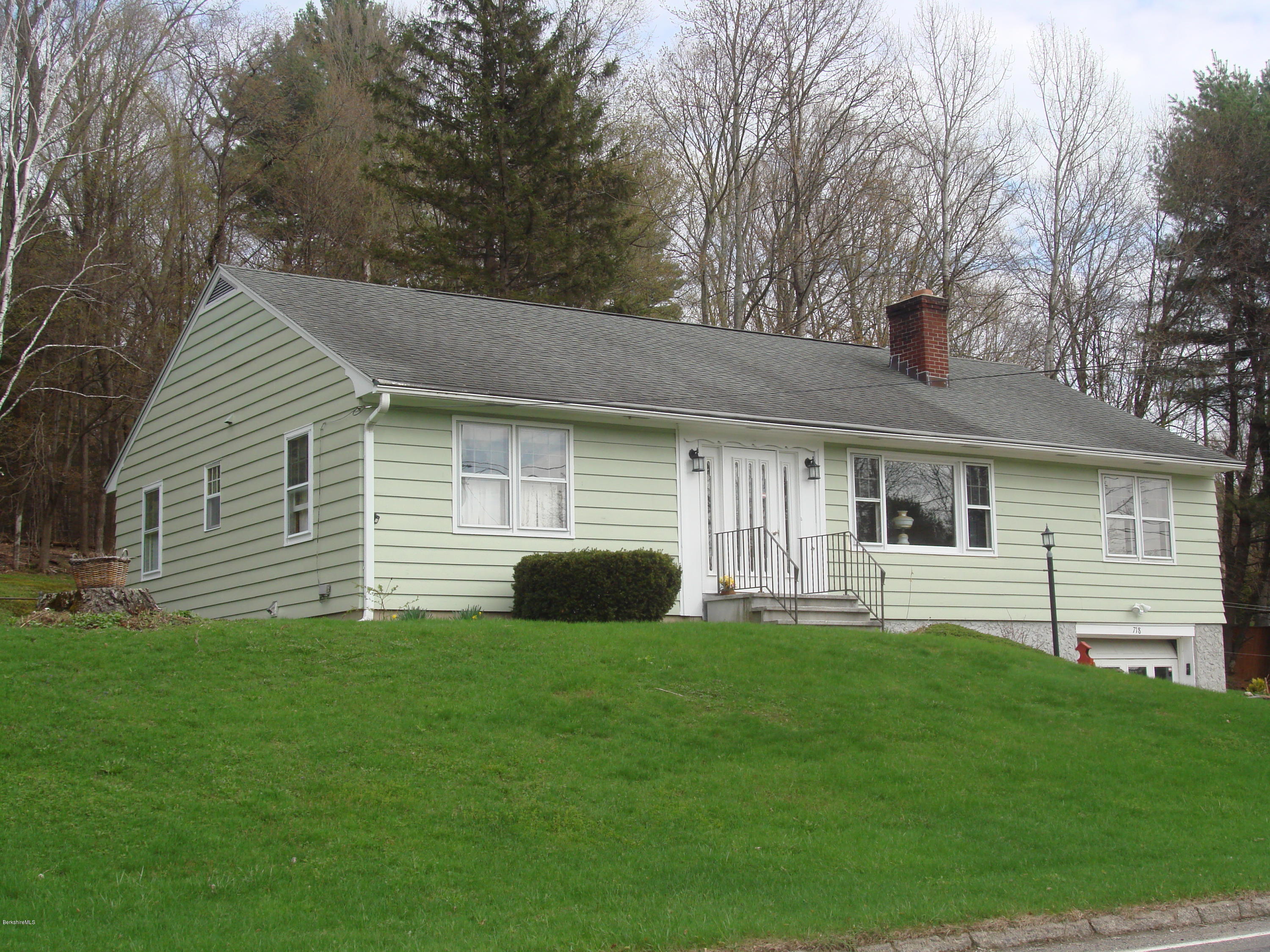 718 Pecks Road Pittsfield, MA 01201 - Photo 2 of 33 DSC05269