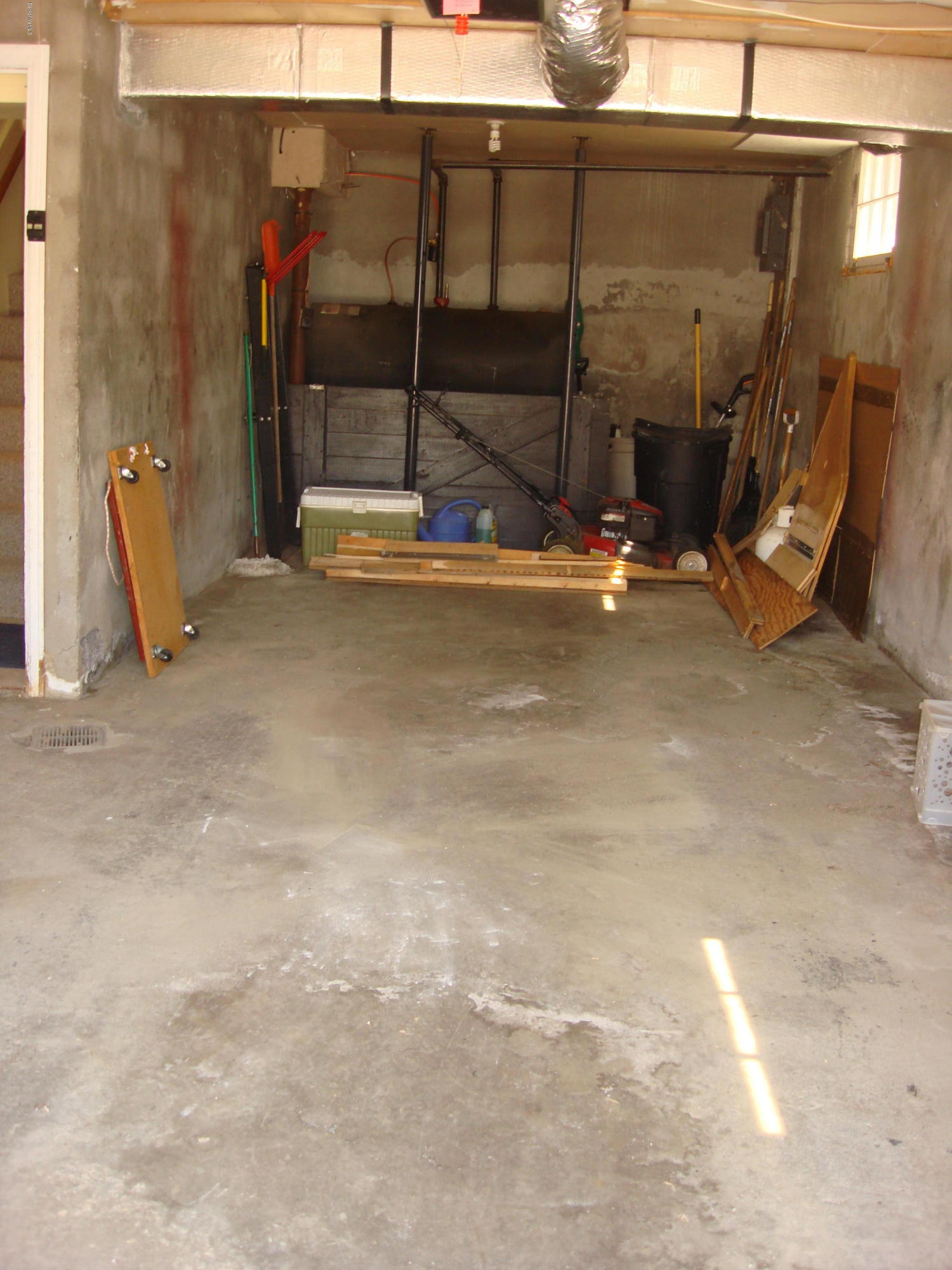718 Pecks Road Pittsfield, MA 01201 - Photo 25 of 33 Garage