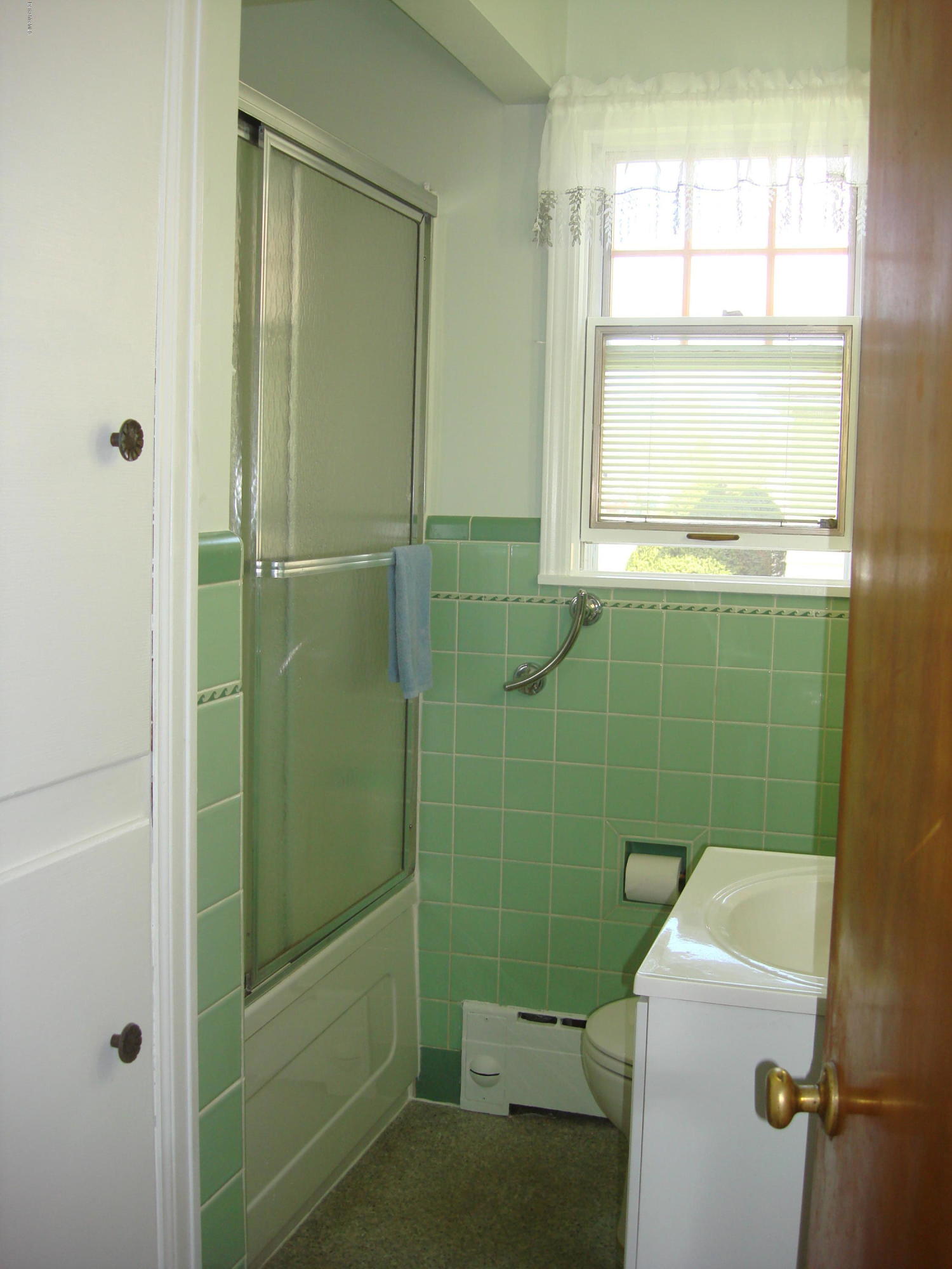 718 Pecks Road Pittsfield, MA 01201 - Photo 10 of 33 Bathroom