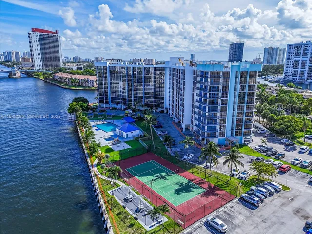 $3,000 | 200 Leslie Drive, Unit 524, Hallandale Beach, FL 33009