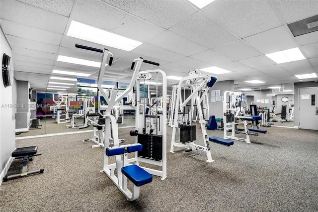 $3,000 | 200 Leslie Drive, Unit 524, Hallandale Beach, FL 33009