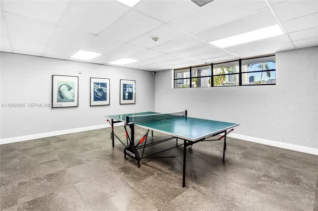 $3,000 | 200 Leslie Drive, Unit 524, Hallandale Beach, FL 33009