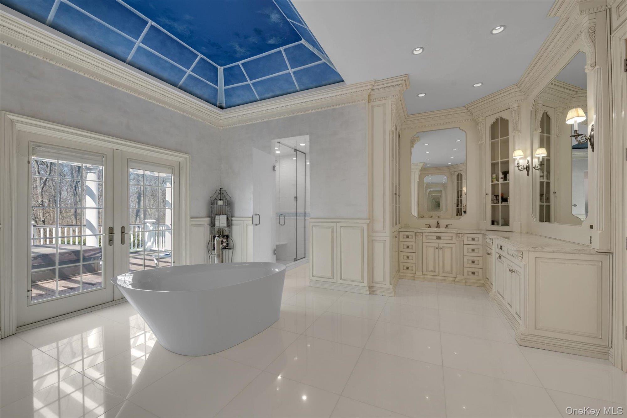 12 Overlook Court Locust Valley, NY 11560 - Photo 22 of 49 a spacious bathroom with a glass shower door and a bathtub