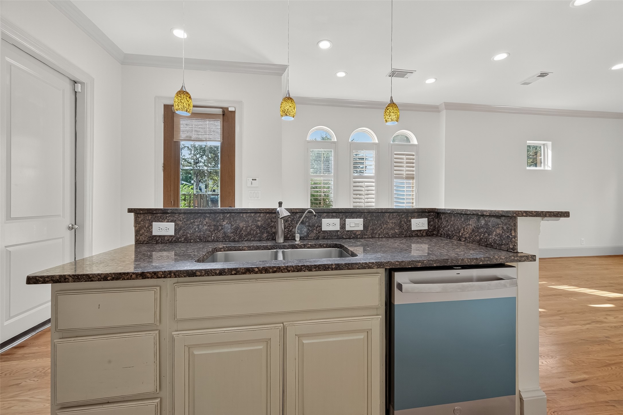 931 West 23rd Street, Unit K Houston, TX 77008 - Photo 12 of 40 The kitchen opens directly to the dining space and overlooks the living room, allowing conversation and sightlines to move easily throughout the home.