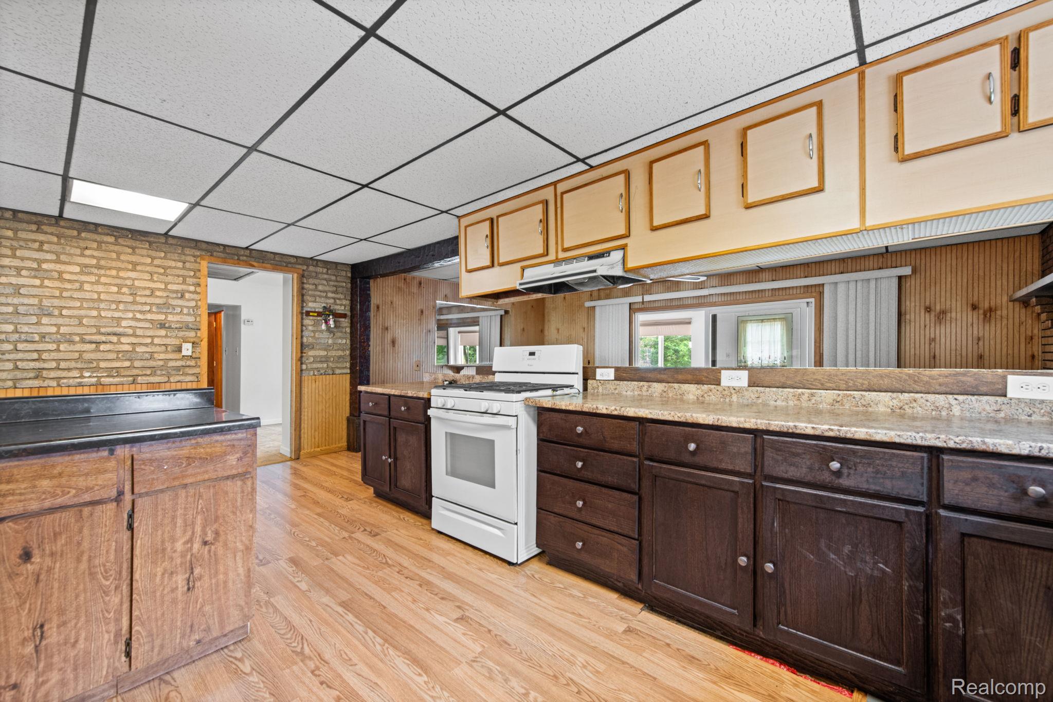 19227 Gudith Road Trenton, MI 48183 - Photo 9 of 33 5-web-or-mls-19227-gudith-rd.jpg