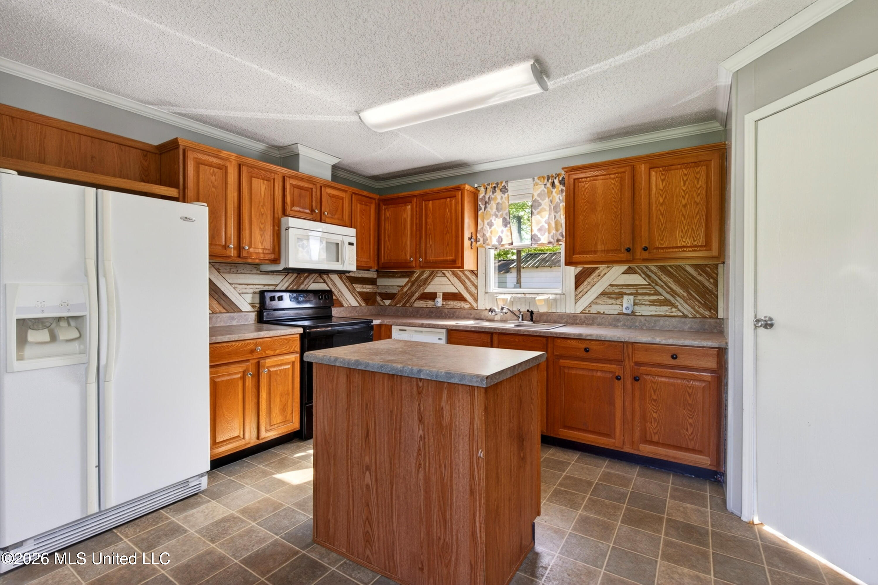 39 Johnson Road Poplarville, MS 39470 - Photo 6 of 23 IMG_5933