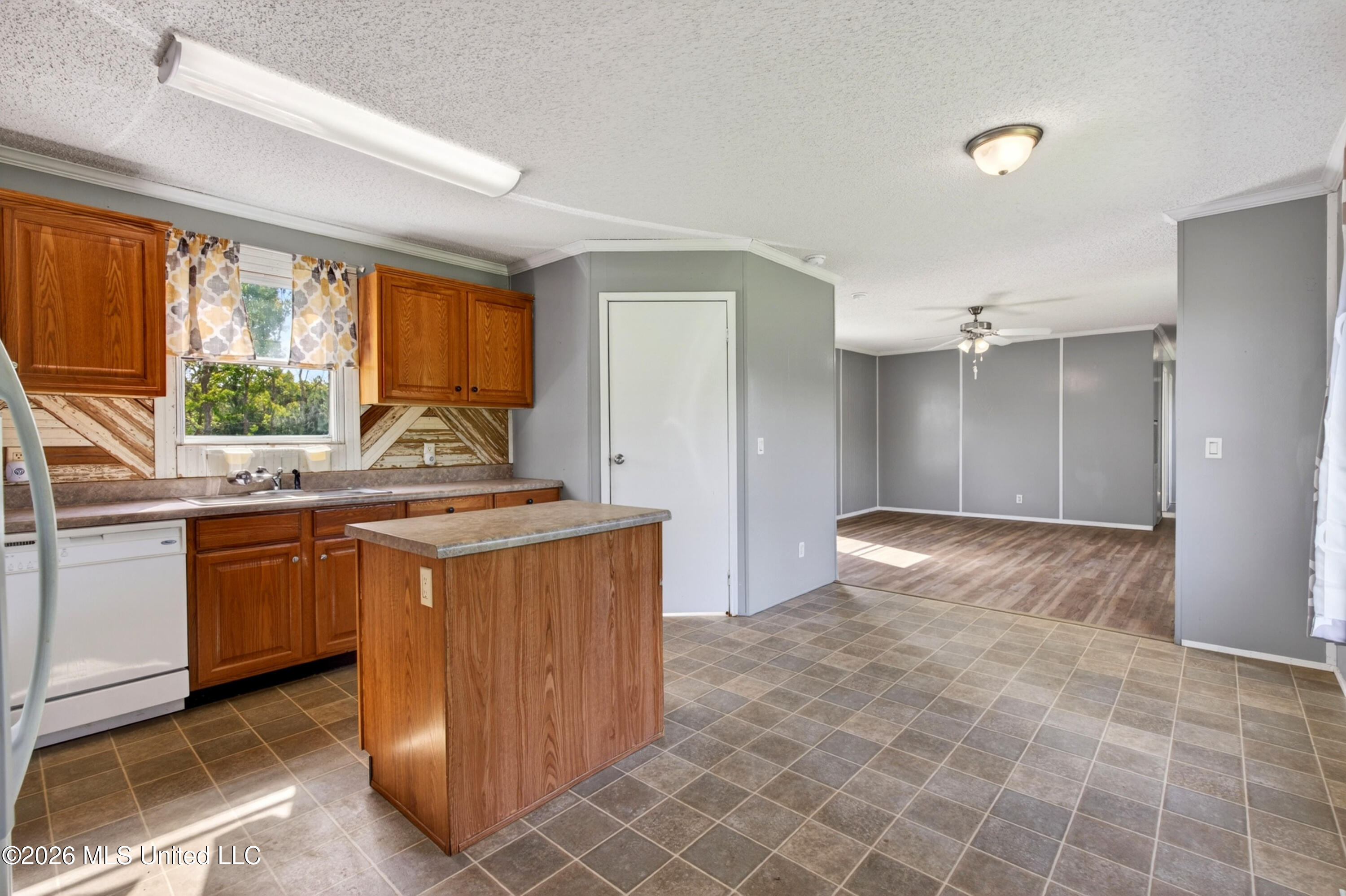 39 Johnson Road Poplarville, MS 39470 - Photo 8 of 23 IMG_5935