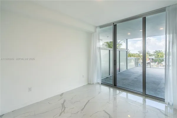 $2,900 | 8425 Crespi Boulevard, Unit 302, Miami Beach, FL 33141