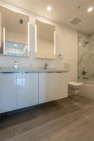 $2,900 | 8425 Crespi Boulevard, Unit 302, Miami Beach, FL 33141