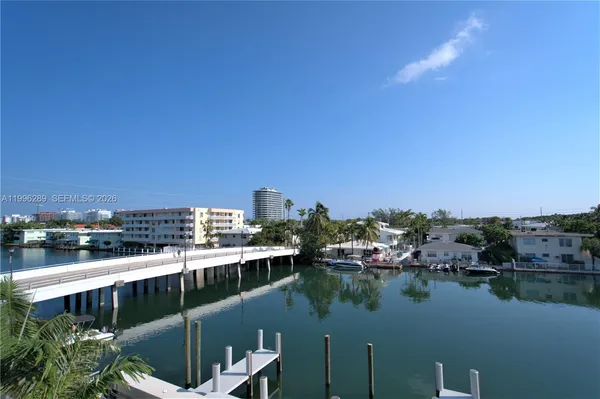 $2,900 | 8425 Crespi Boulevard, Unit 302, Miami Beach, FL 33141