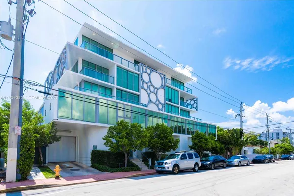 $2,900 | 8425 Crespi Boulevard, Unit 302, Miami Beach, FL 33141