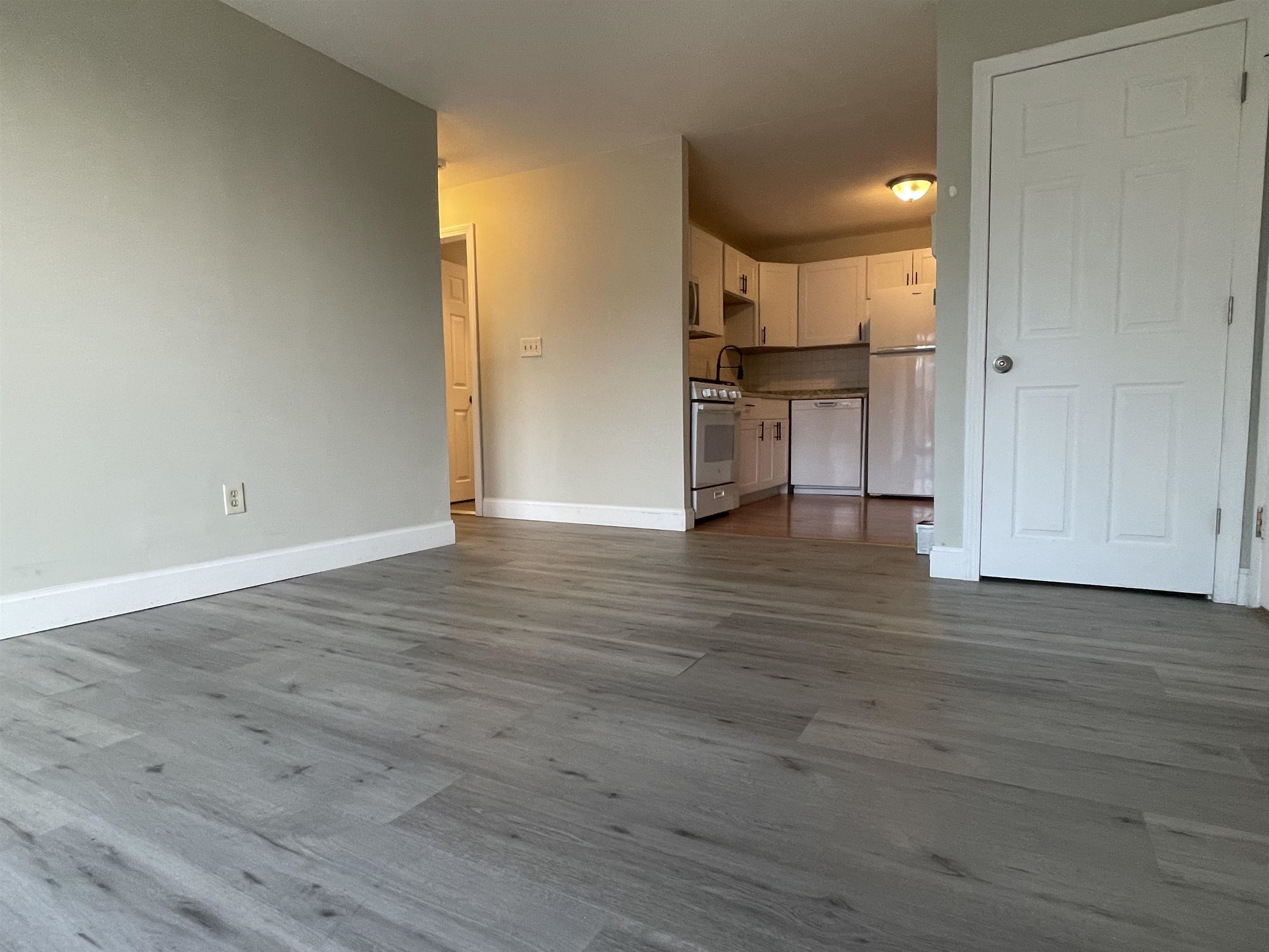 124 Mammoth Road, Unit 21 Hooksett, NH 03106 - Photo 17 of 30
