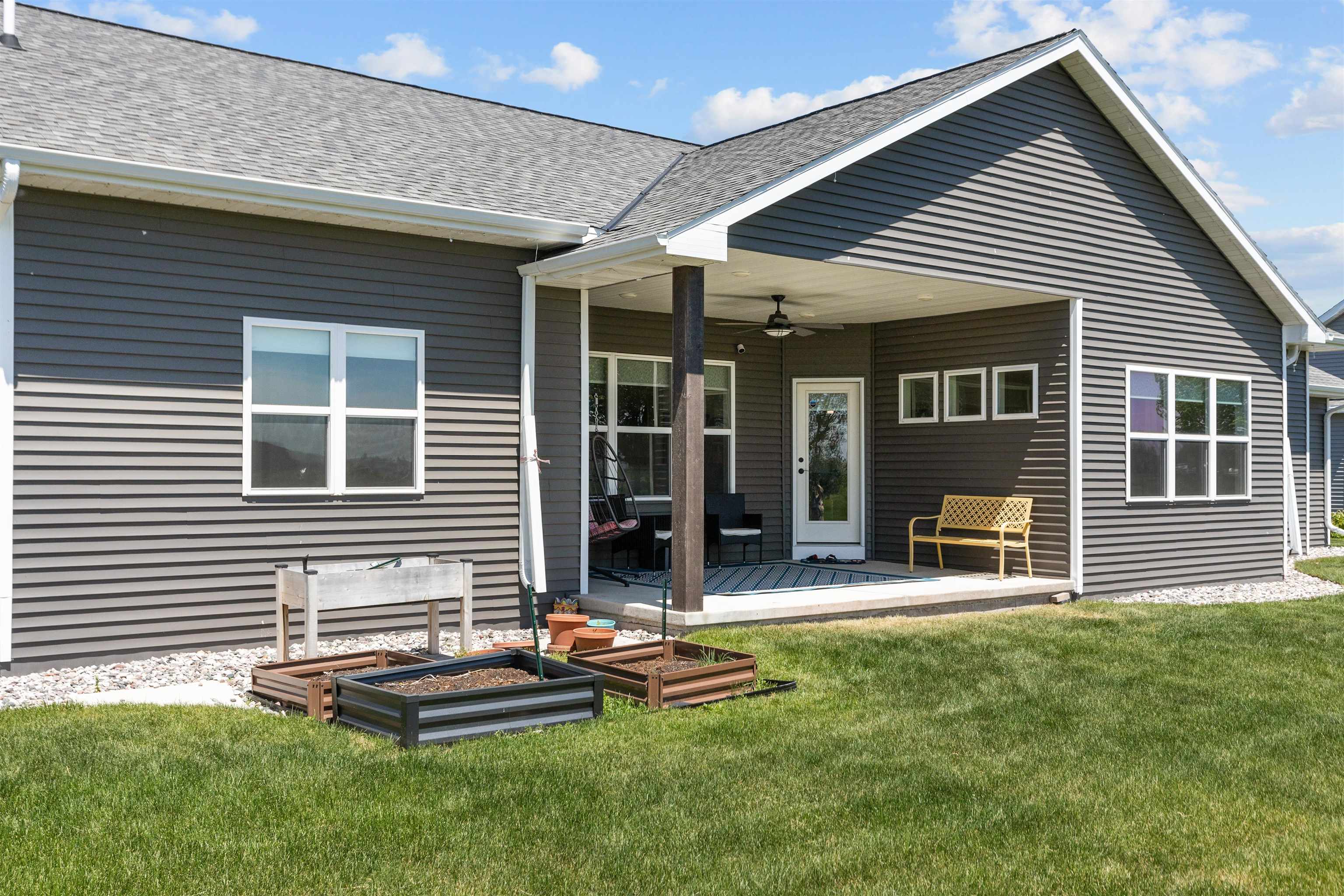 2157 Fox Point Court De Pere, WI 54115 - Photo 9 of 75