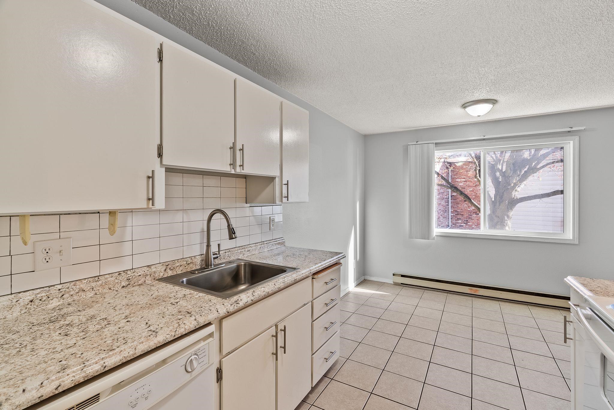 310 North Raymond Road, Unit D7 Spokane Valley, WA 99206 - Photo 10 of 19