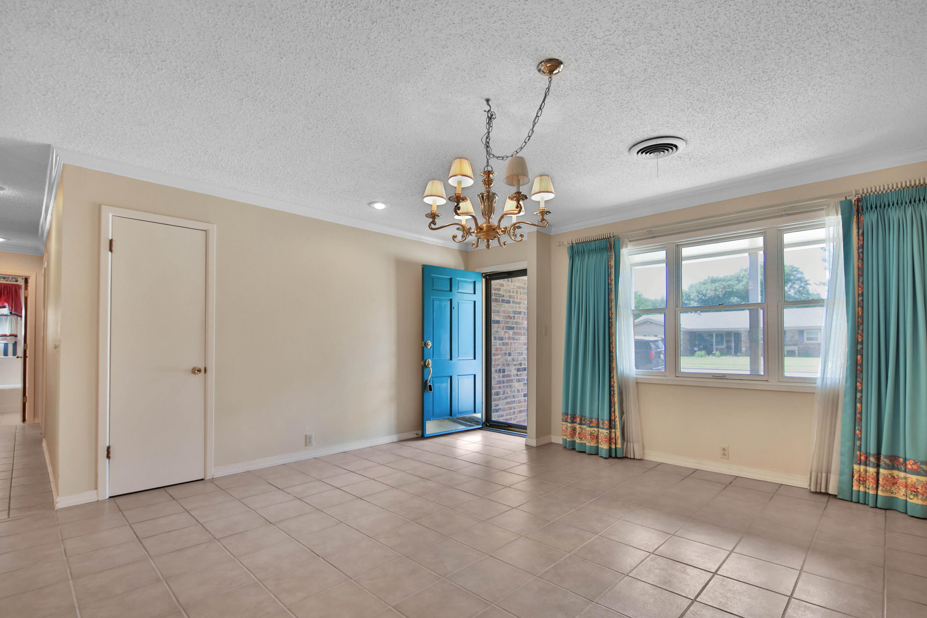 3407 68th Drive Lubbock, TX 79413 - Photo 5 of 41 IMG_1872