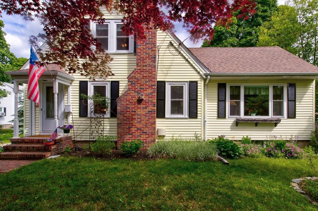 49 Boulevard Road Dedham, MA 02026 - Photo 2 of 25 Gallery Image 2