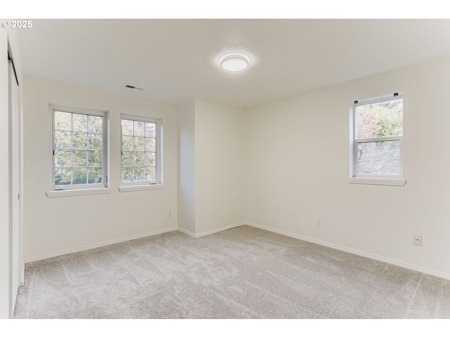 5626 North Williams Avenue Portland, OR 97217 - Photo 14 of 21 a view of an empty room with a window