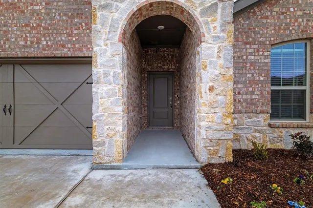 a view of entryway with a front door