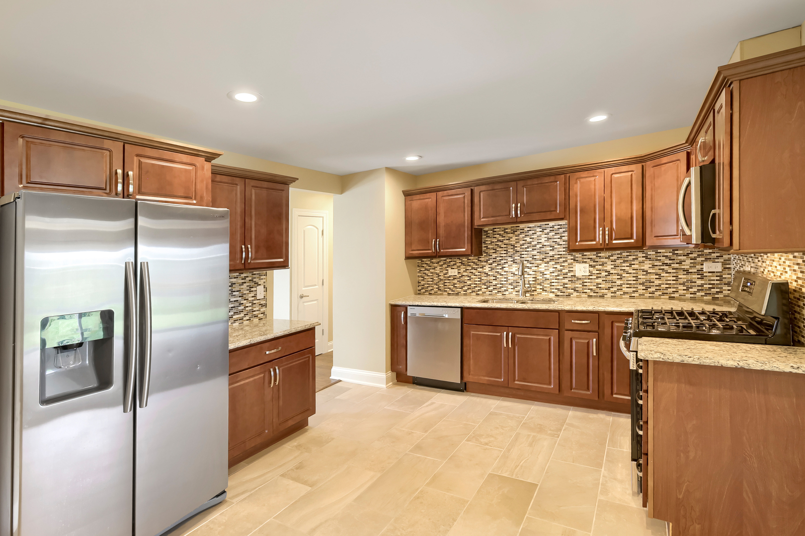 714 Sunset Circle Streamwood, IL 60107 - Photo 2 of 30